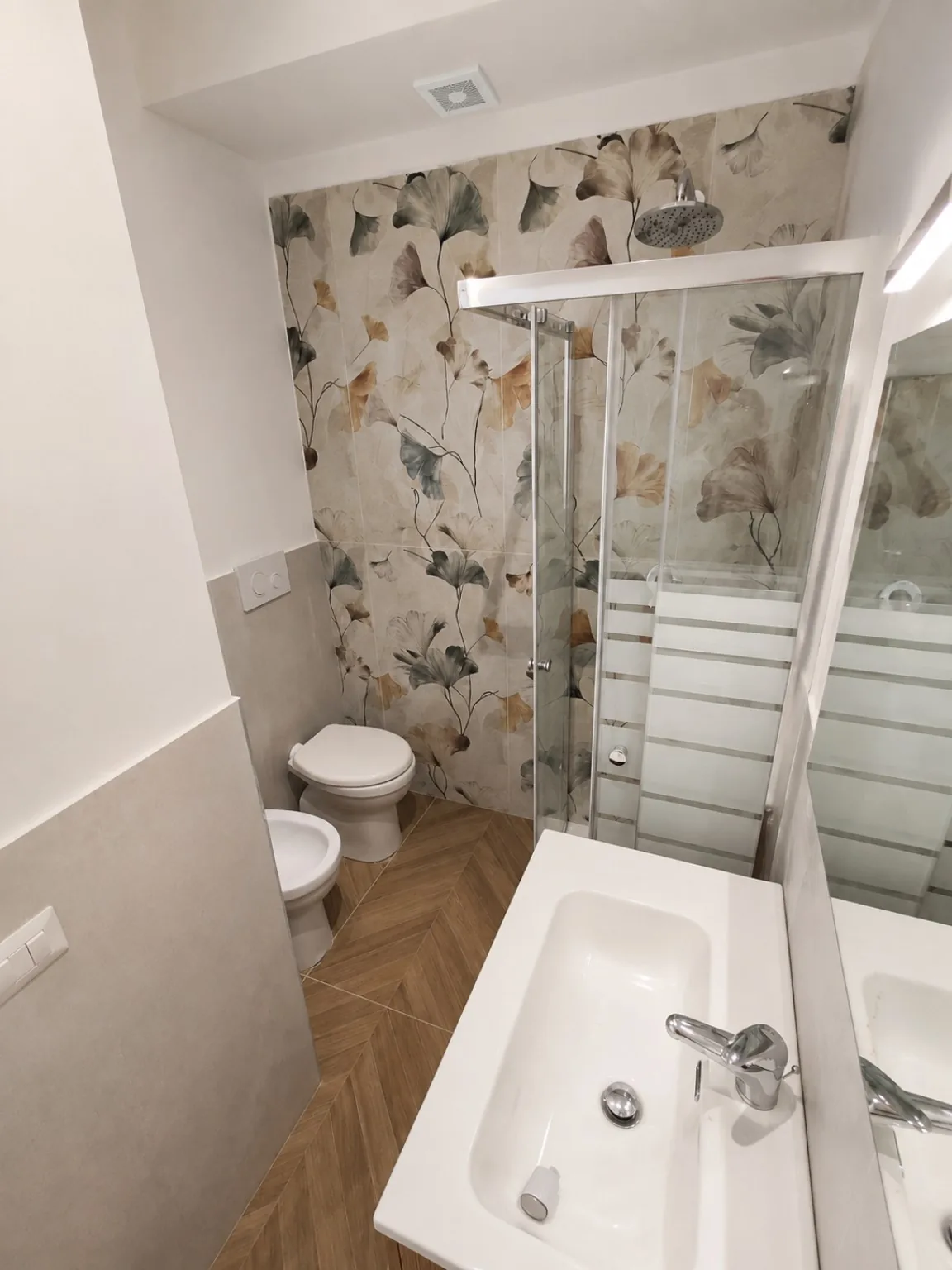 Doccia del bagno condiviso