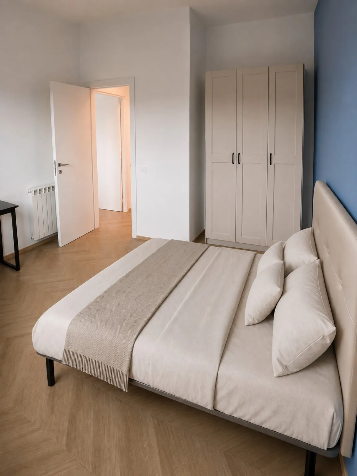 Camera Blu con armadio e letto matrimoniale